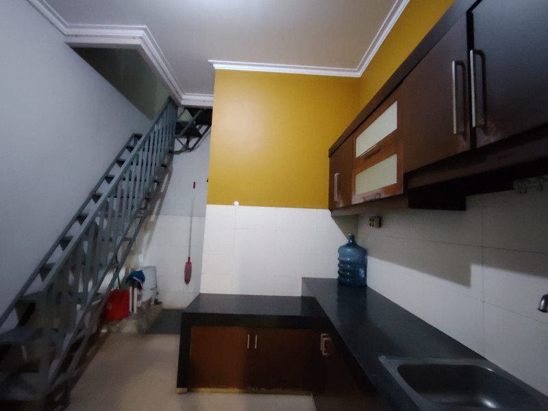 Disewa 2 lantai di dalam Townhouse