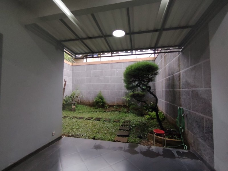 Disewa 2 lantai di dalam Townhouse