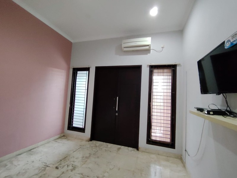 Disewa 2 lantai di dalam Townhouse