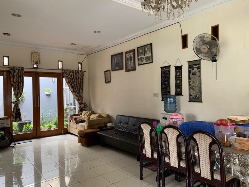 Dijual Rumah + Paviliun 2 lantai di dalam Townhouse.