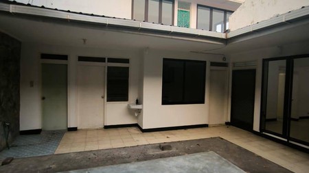 Disewakan Rumah Nyaman dan Strategis di Darmo Permai Surabaya