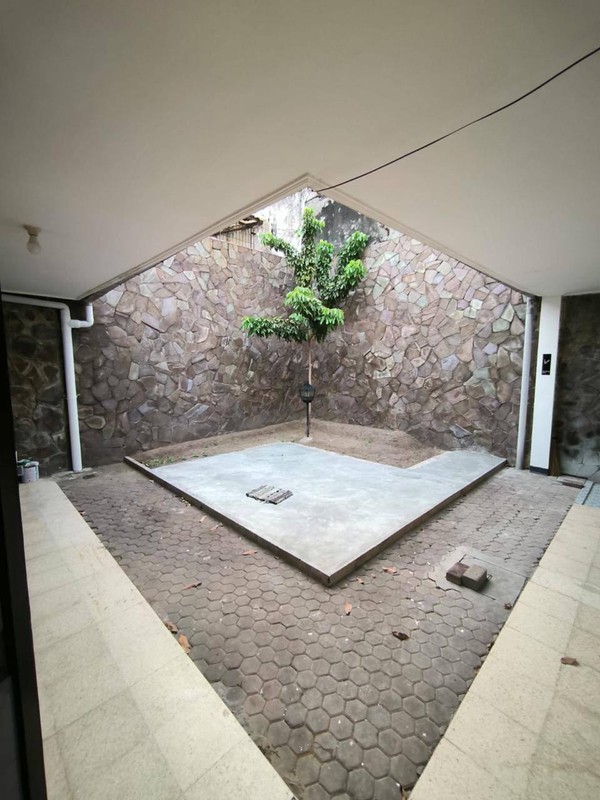 Disewakan Rumah Nyaman dan Strategis di Darmo Permai Surabaya