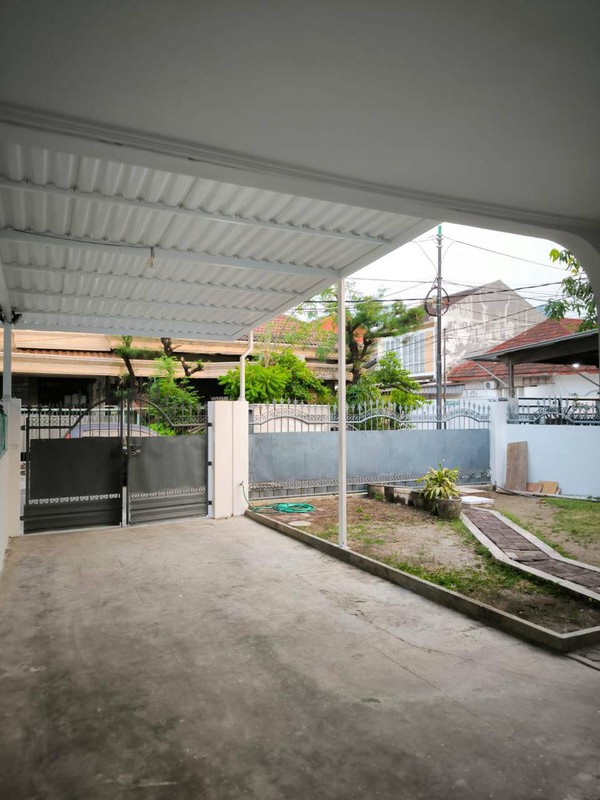 Disewakan Rumah Nyaman dan Strategis di Darmo Permai Surabaya