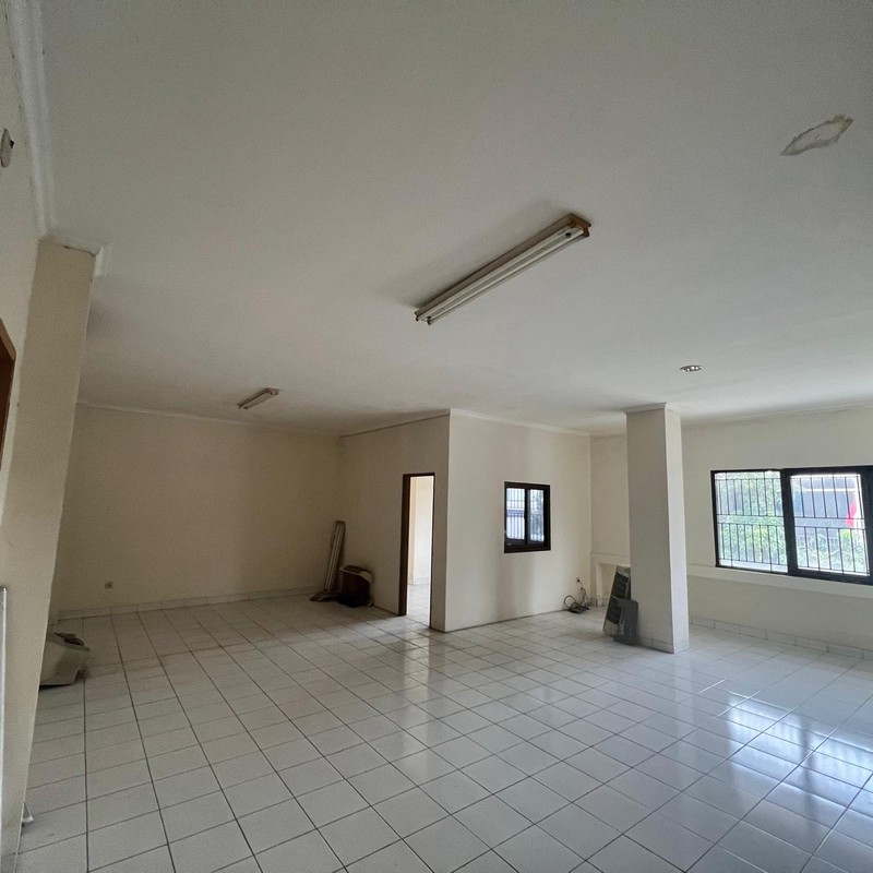 GUDANG & KANTOR SIAP PAKAI DI JALAN BATAVIA - DELTA SILICON, LIPPO CIKARANG