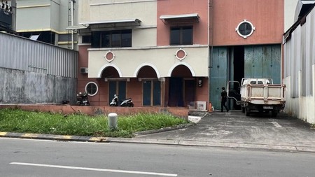 GUDANG & KANTOR SIAP PAKAI DI JALAN BATAVIA - DELTA SILICON, LIPPO CIKARANG