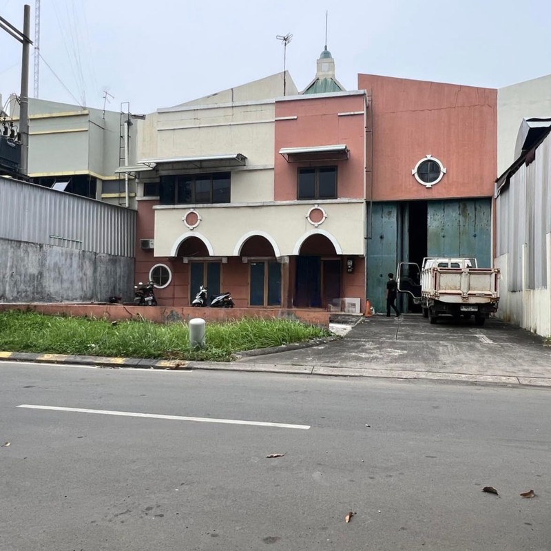 GUDANG & KANTOR SIAP PAKAI DI JALAN BATAVIA - DELTA SILICON, LIPPO CIKARANG