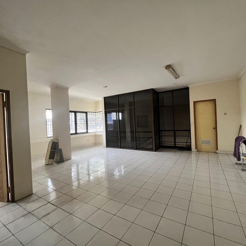 GUDANG & KANTOR SIAP PAKAI DI JALAN BATAVIA - DELTA SILICON, LIPPO CIKARANG