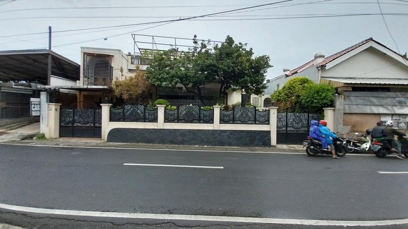 DIJUAL CEPAT - RUMAH di AREA KOMERSIAL Salihara, Pasar Minggu - Jakarta Selatan