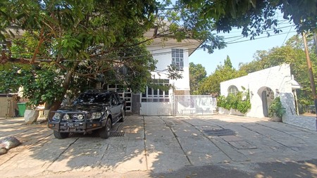 Dijual Rumah Posisi Hoek Lokasi Di Kramat Pela, Kebayoran Baru, Jakarta Selatan