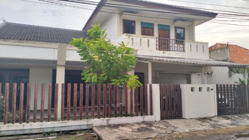 Dijual Rumah Bagus, Terawat, Lokasi Strategis di Jalan Jemur Andayani, Surabaya Selatan.