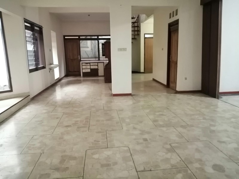 Dijual Rumah Bagus, Terawat, Lokasi Strategis di Jalan Jemur Andayani, Surabaya Selatan.