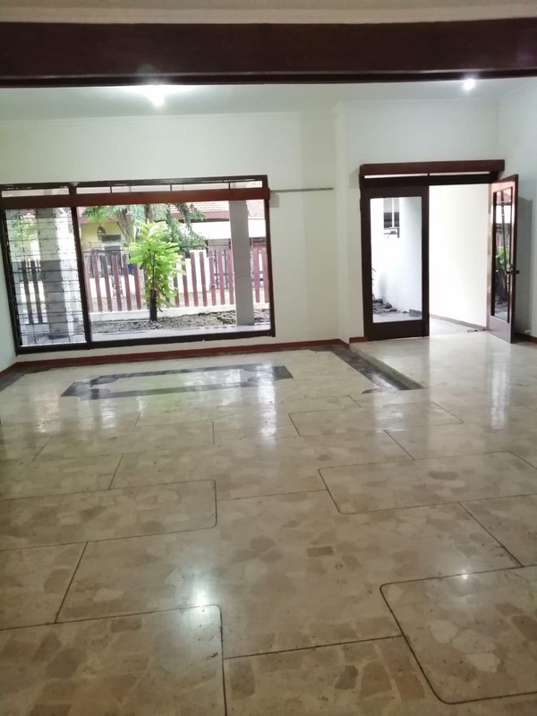 Dijual Rumah Bagus, Terawat, Lokasi Strategis di Jalan Jemur Andayani, Surabaya Selatan.