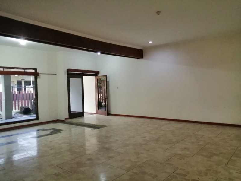 Dijual Rumah Bagus, Terawat, Lokasi Strategis di Jalan Jemur Andayani, Surabaya Selatan.