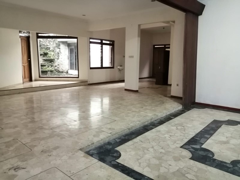 Dijual Rumah Bagus, Terawat, Lokasi Strategis di Jalan Jemur Andayani, Surabaya Selatan.