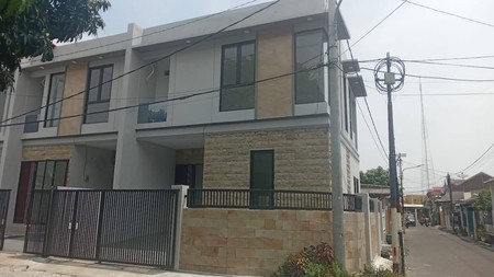 Dijual Rumah Bagus dan Strategis di Darmo Permai Selatan