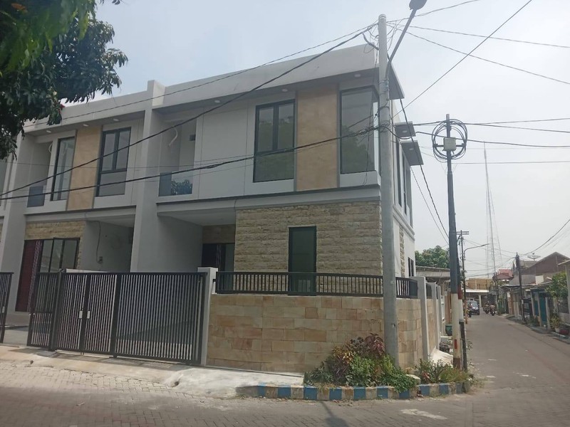 Dijual Rumah Bagus dan Strategis di Darmo Permai Selatan