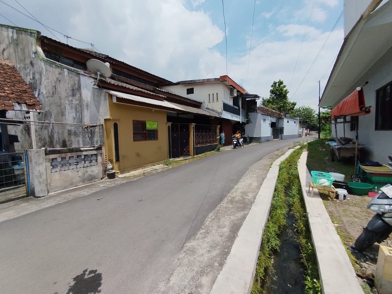 Rumah 2 Lantai Semi Furnish Dekat Lotte Mart, Maguwoharjo, Depok, 