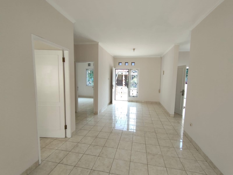 Rumah dijual di Cluster Parthenon Kota Deltamas, 1 Lantai, 2 +1 kamar tidur, SHM, keamanan 24 jam