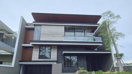 Dijual Rumah Newton Hill, Citraland, Surabaya Spek Mewah; Baru Gress