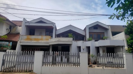 Tempat Usaha Strategis di Bintaro dengan Parkir Luas