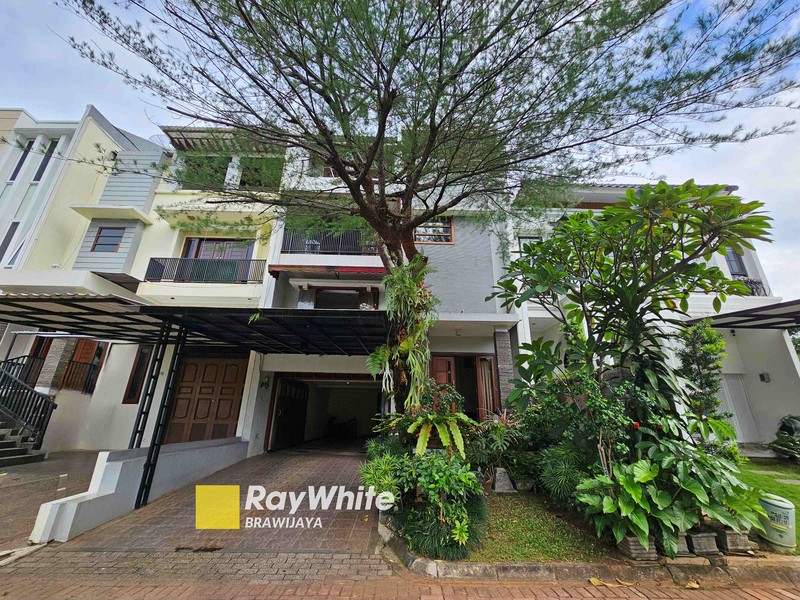 Rumah di Kompleks Bona Vista Residence, Lebak Bulus, Lokasi Tenang, Akses jalan 3 mobil