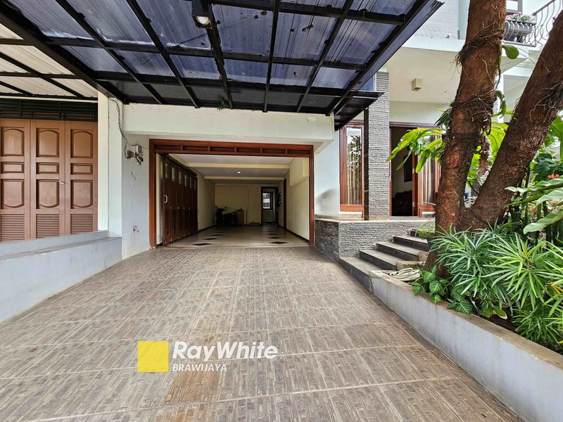 Rumah di Kompleks Bona Vista Residence, Lebak Bulus, Lokasi Tenang, Akses jalan 3 mobil