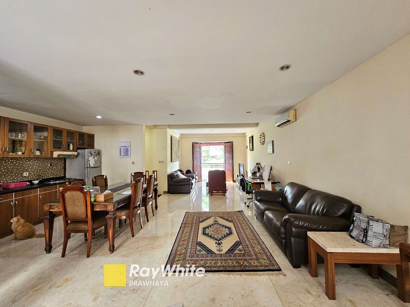 Rumah di Kompleks Bona Vista Residence, Lebak Bulus, Lokasi Tenang, Akses jalan 3 mobil