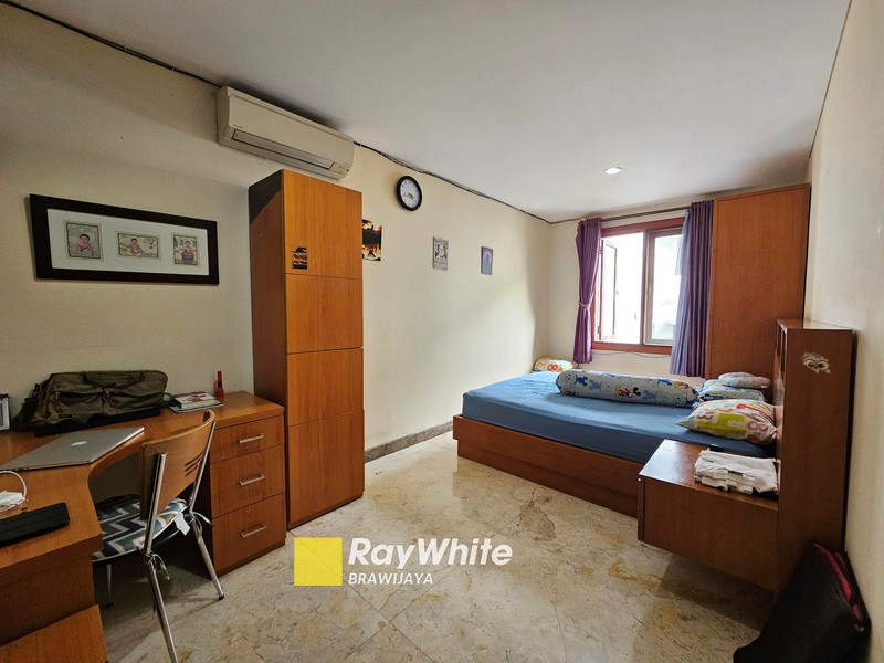 Rumah di Kompleks Bona Vista Residence, Lebak Bulus, Lokasi Tenang, Akses jalan 3 mobil