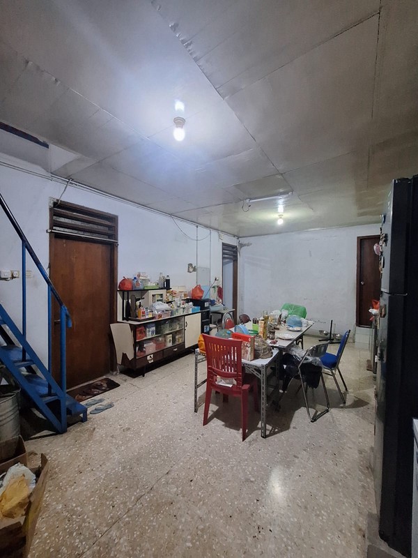 Butuh Cepat! Jarang ada Rumah Lama Strategis di Jelambar - Tanah 420m2, Cocok untuk Hunian Mewah atau Investasi