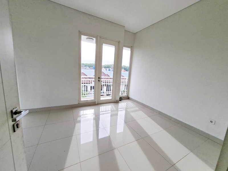Dijual Town House Hoek Sherwood, Kelapa Gading