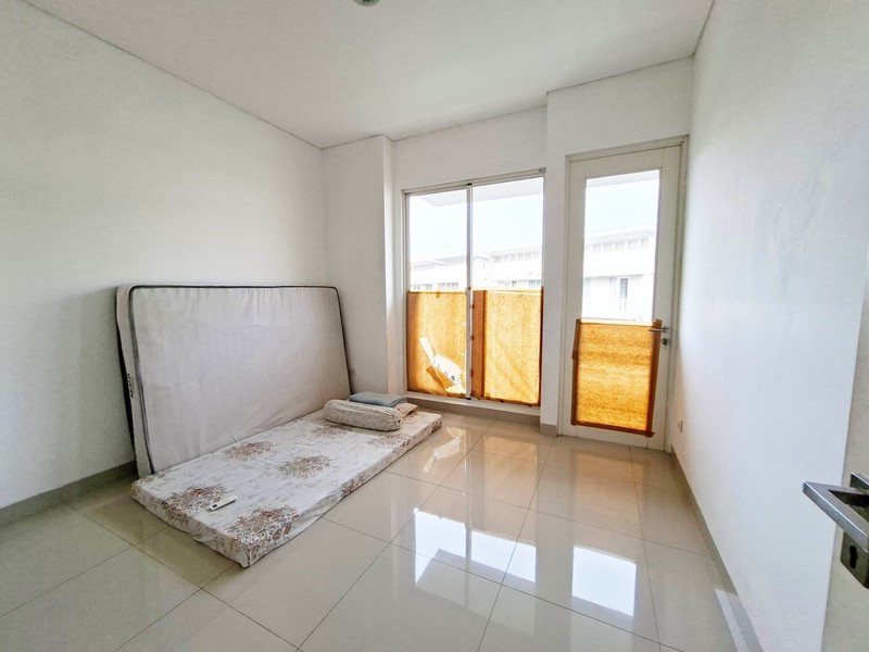 Dijual Town House Hoek Sherwood, Kelapa Gading
