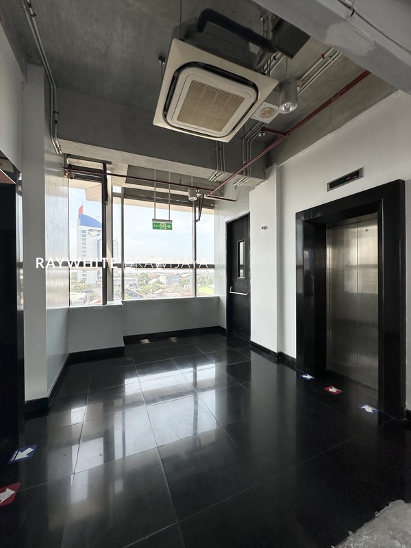 Gedung Pondok Pinang Lokasi Strategis