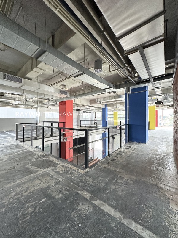 Gedung Pondok Pinang Lokasi Strategis