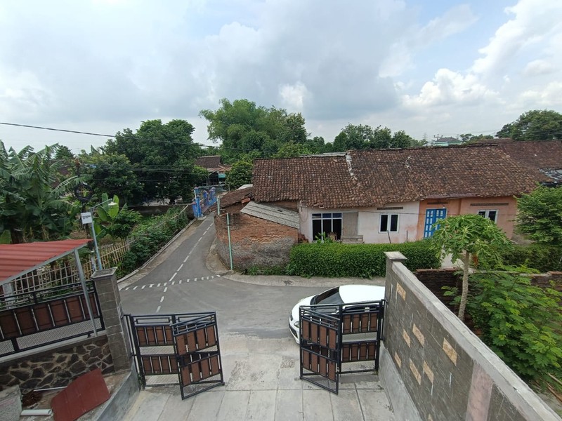 Peluang Emas,Dijual Cepat Ruko + Gudang 2 Lantai Super Strategis Di Ngasem, Colomadu, Karangayar..