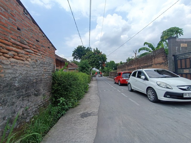 Peluang Emas,Dijual Cepat Ruko + Gudang 2 Lantai Super Strategis Di Ngasem, Colomadu, Karangayar..