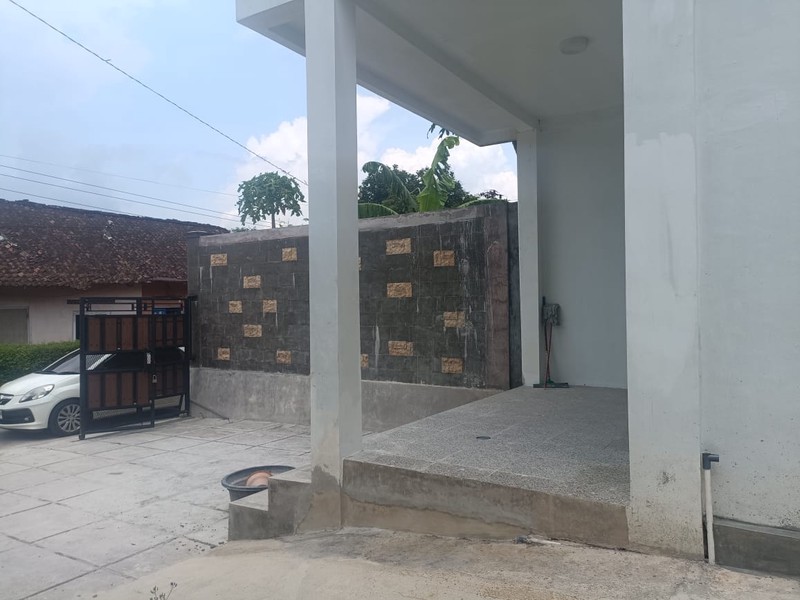 Peluang Emas,Dijual Cepat Ruko + Gudang 2 Lantai Super Strategis Di Ngasem, Colomadu, Karangayar..