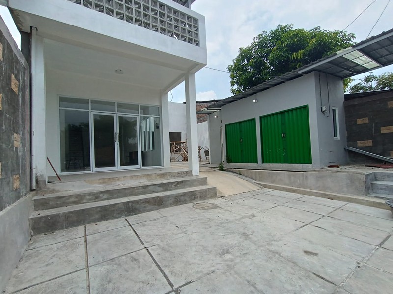 Peluang Emas,Dijual Cepat Ruko + Gudang 2 Lantai Super Strategis Di Ngasem, Colomadu, Karangayar..