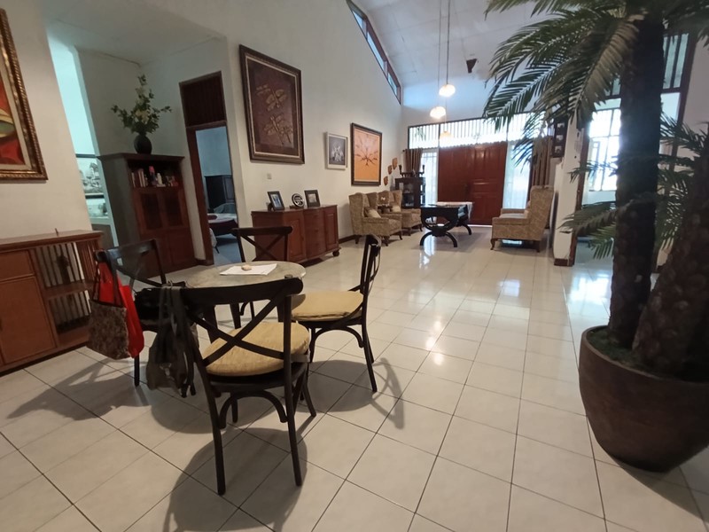 Dijual Rumah Tinggal Hitung Tanah Bangunan Lama Terawat Lokasi Di Pondok Aren, Tangerang Selatan