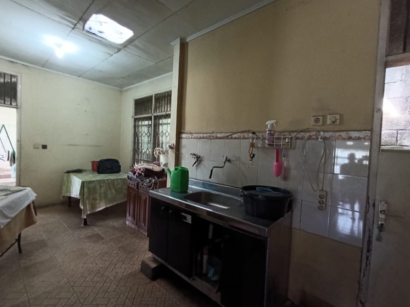 Dijual Rumah Tinggal Hitung Tanah Bangunan Lama Terawat Lokasi Di Pondok Aren, Tangerang Selatan