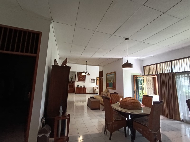 Dijual Rumah Tinggal Hitung Tanah Bangunan Lama Terawat Lokasi Di Pondok Aren, Tangerang Selatan