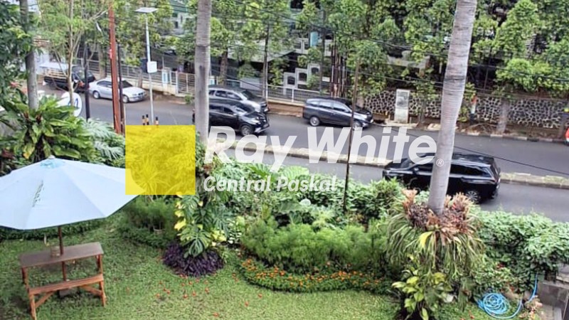 Rumah Mewah dan Asri di Mainroad Dago Kota Bandung