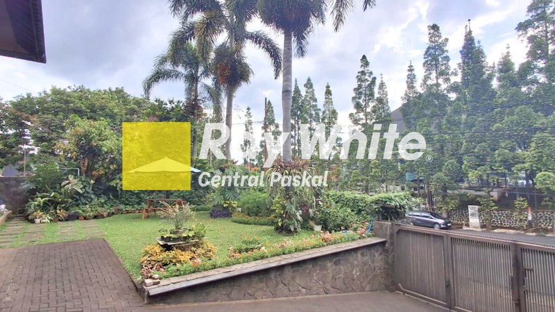 Rumah Mewah dan Asri di Mainroad Dago Kota Bandung