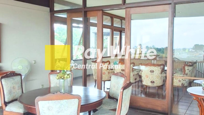 Rumah Mewah dan Asri di Mainroad Dago Kota Bandung