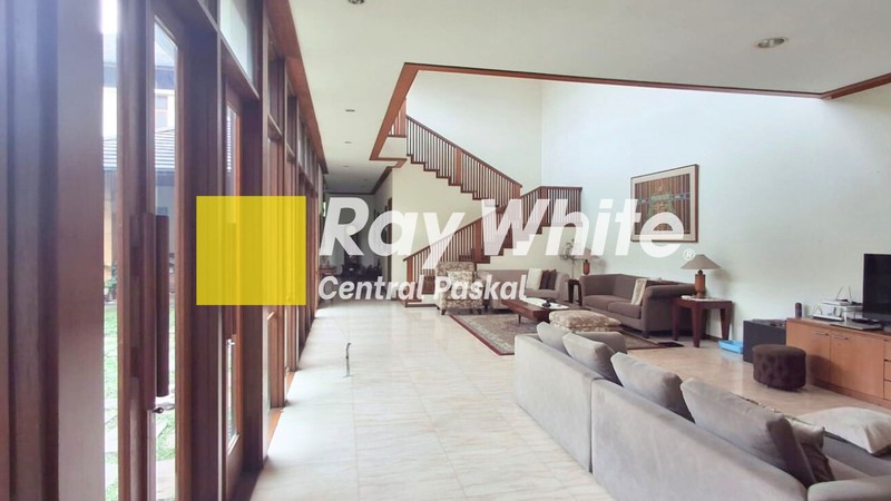 Rumah Mewah dan Asri di Mainroad Dago Kota Bandung