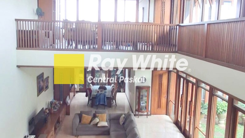 Rumah Mewah dan Asri di Mainroad Dago Kota Bandung