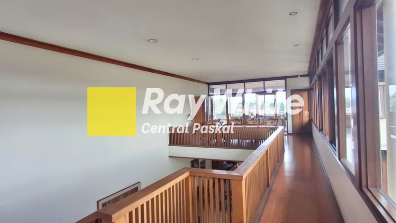 Rumah Mewah dan Asri di Mainroad Dago Kota Bandung