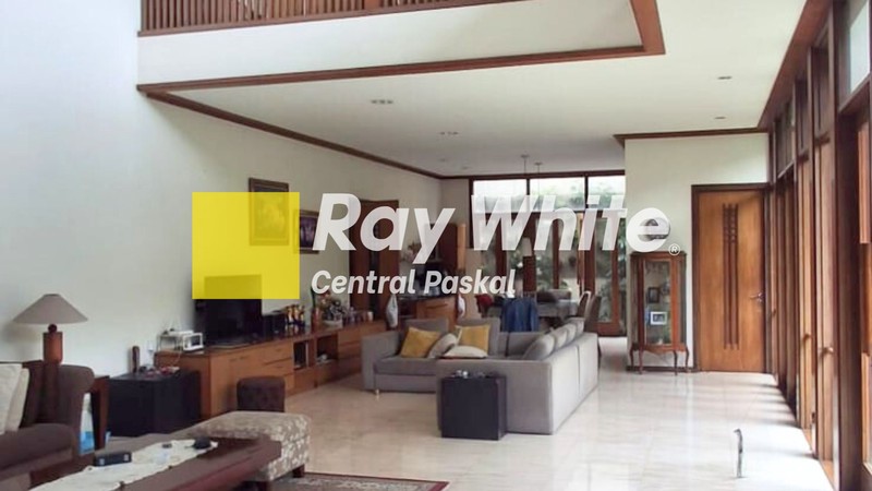 Rumah Mewah dan Asri di Mainroad Dago Kota Bandung