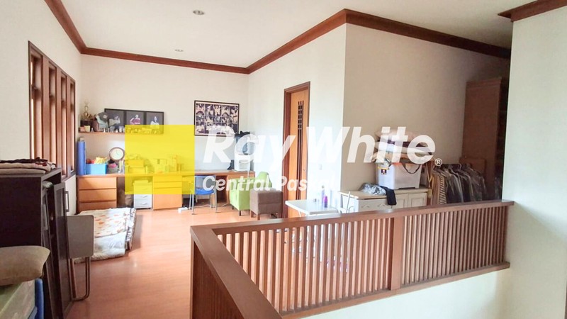 Rumah Mewah dan Asri di Mainroad Dago Kota Bandung