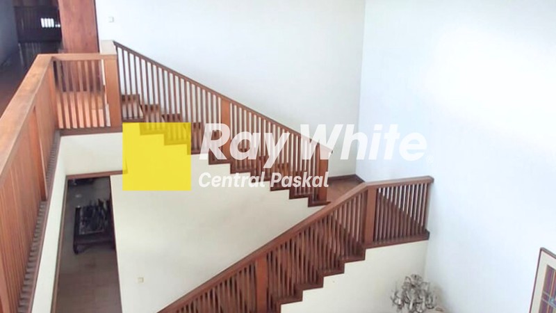 Rumah Mewah dan Asri di Mainroad Dago Kota Bandung