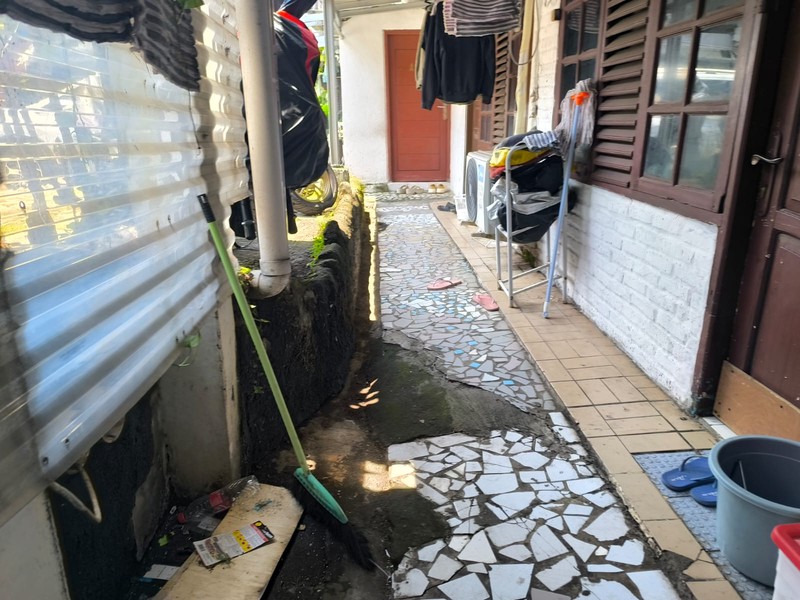 DIJUAL RUMAH + KOST&#xb2;AN + KIOS TAHUNAN DEKAT DENGAN PONDOK INDAH